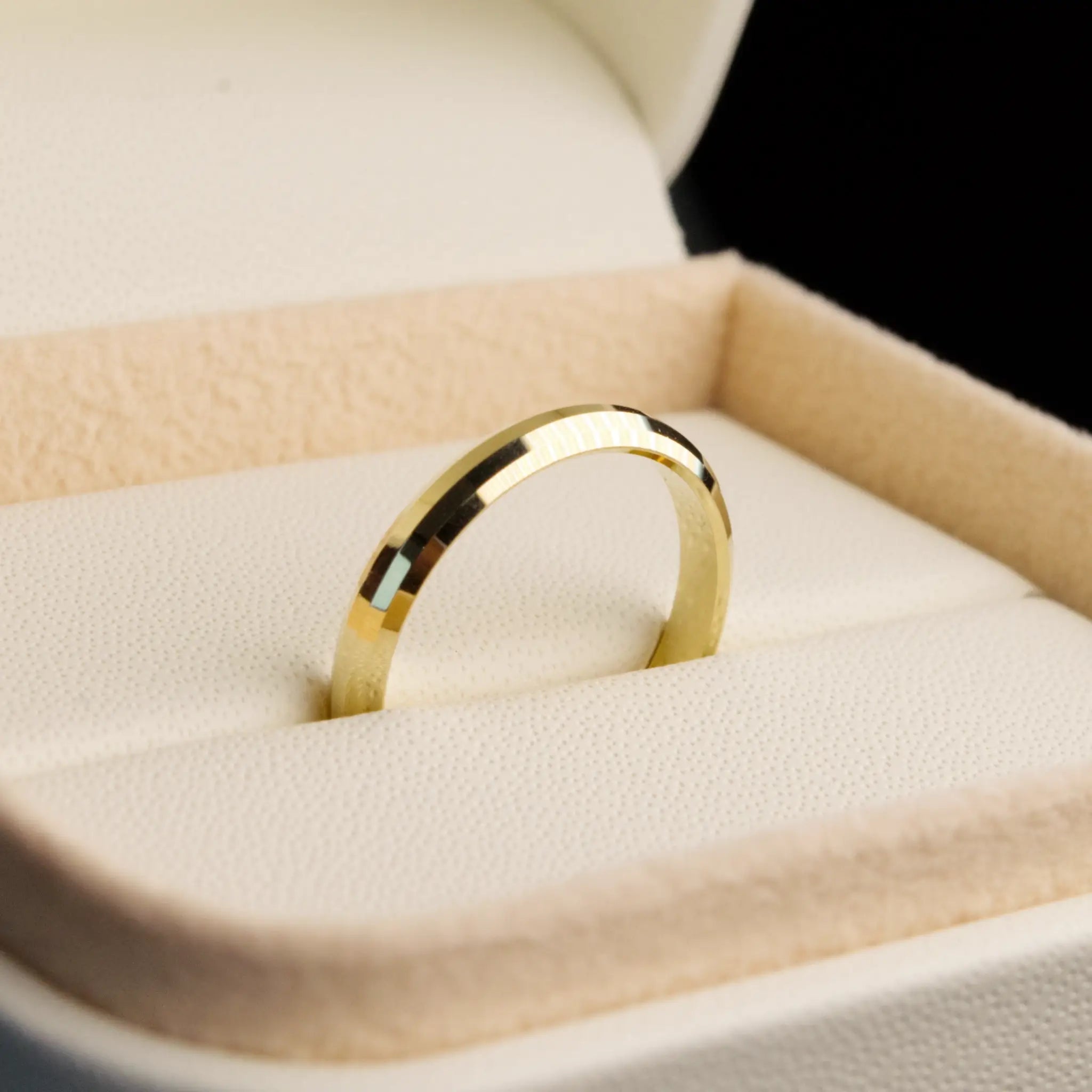 Dainty Knife edge Band