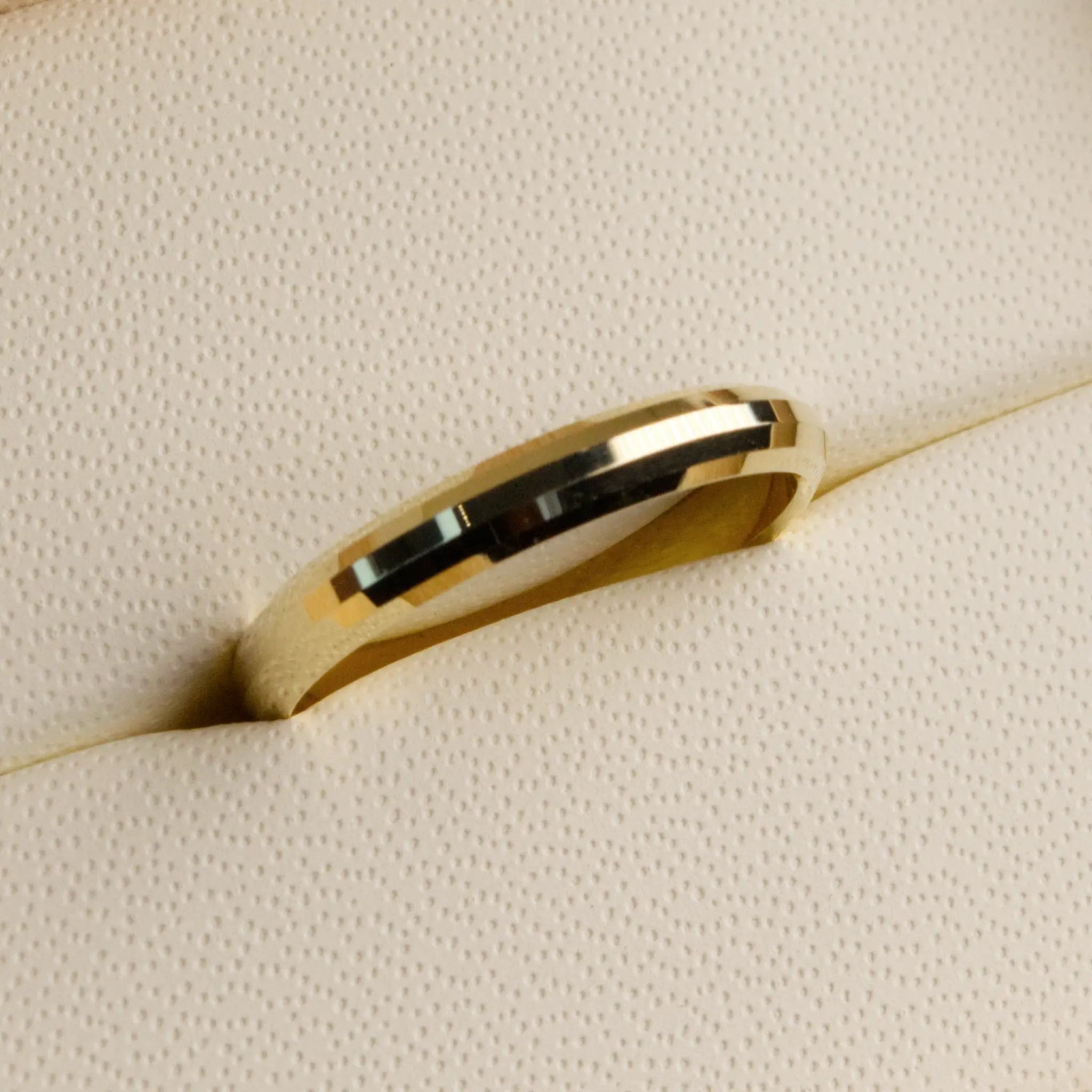 Dainty Knife edge Band