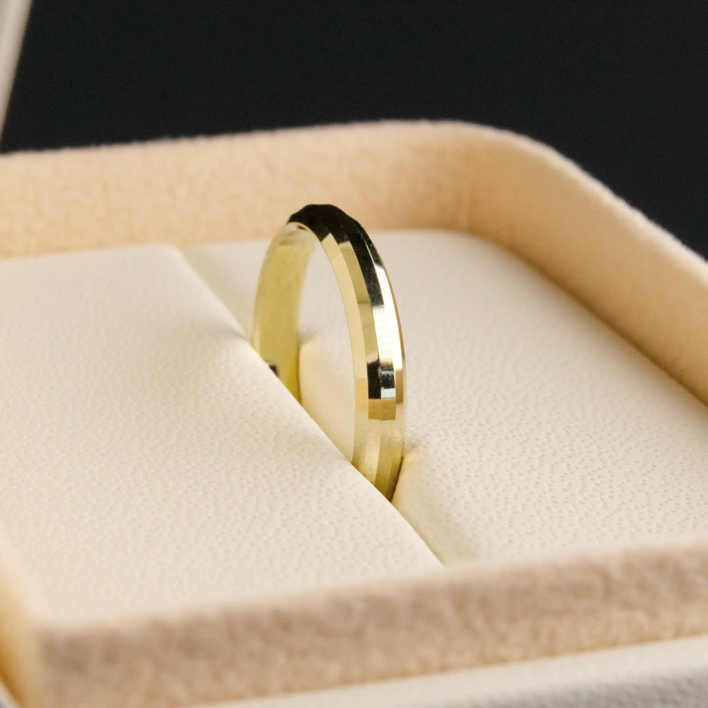 Dainty Knife edge Band