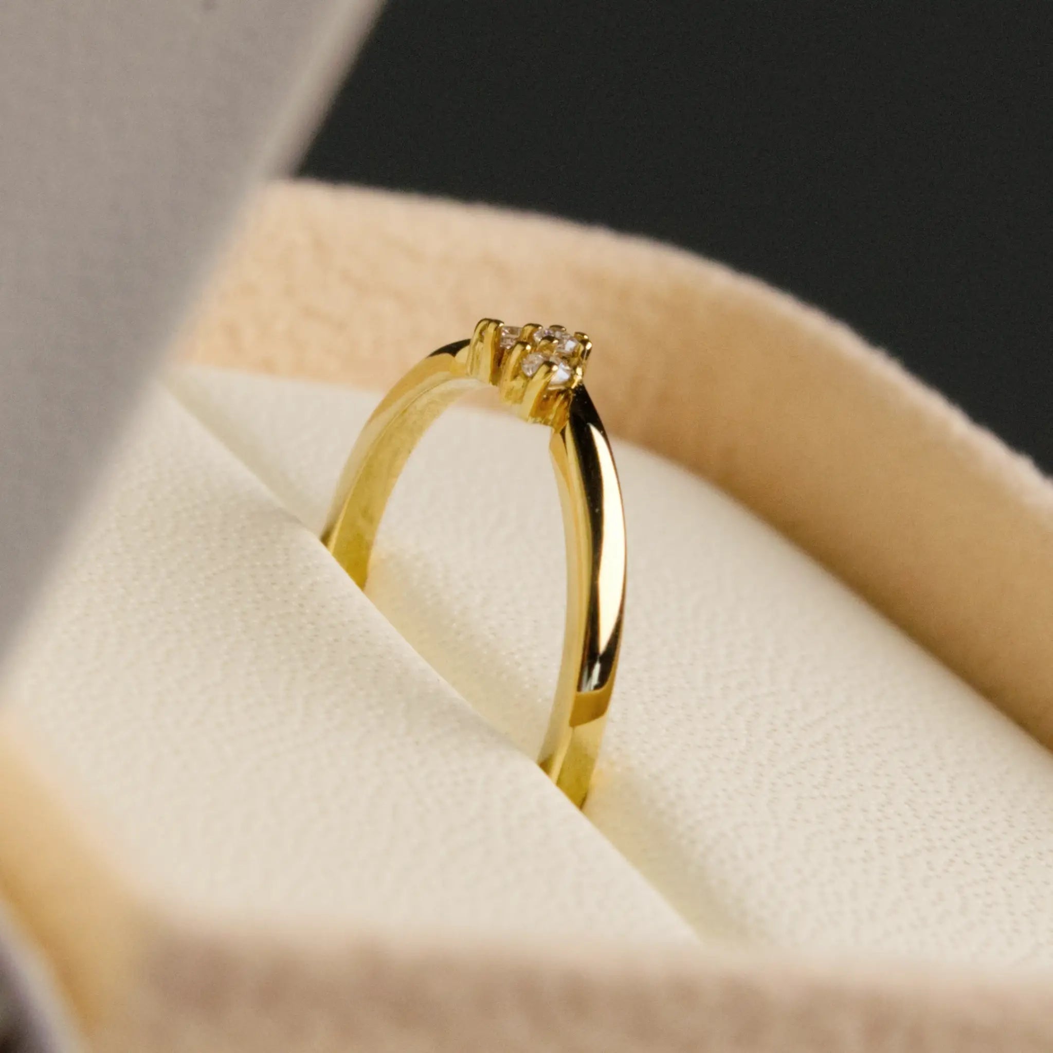 Dainty Trinity Diamond ring