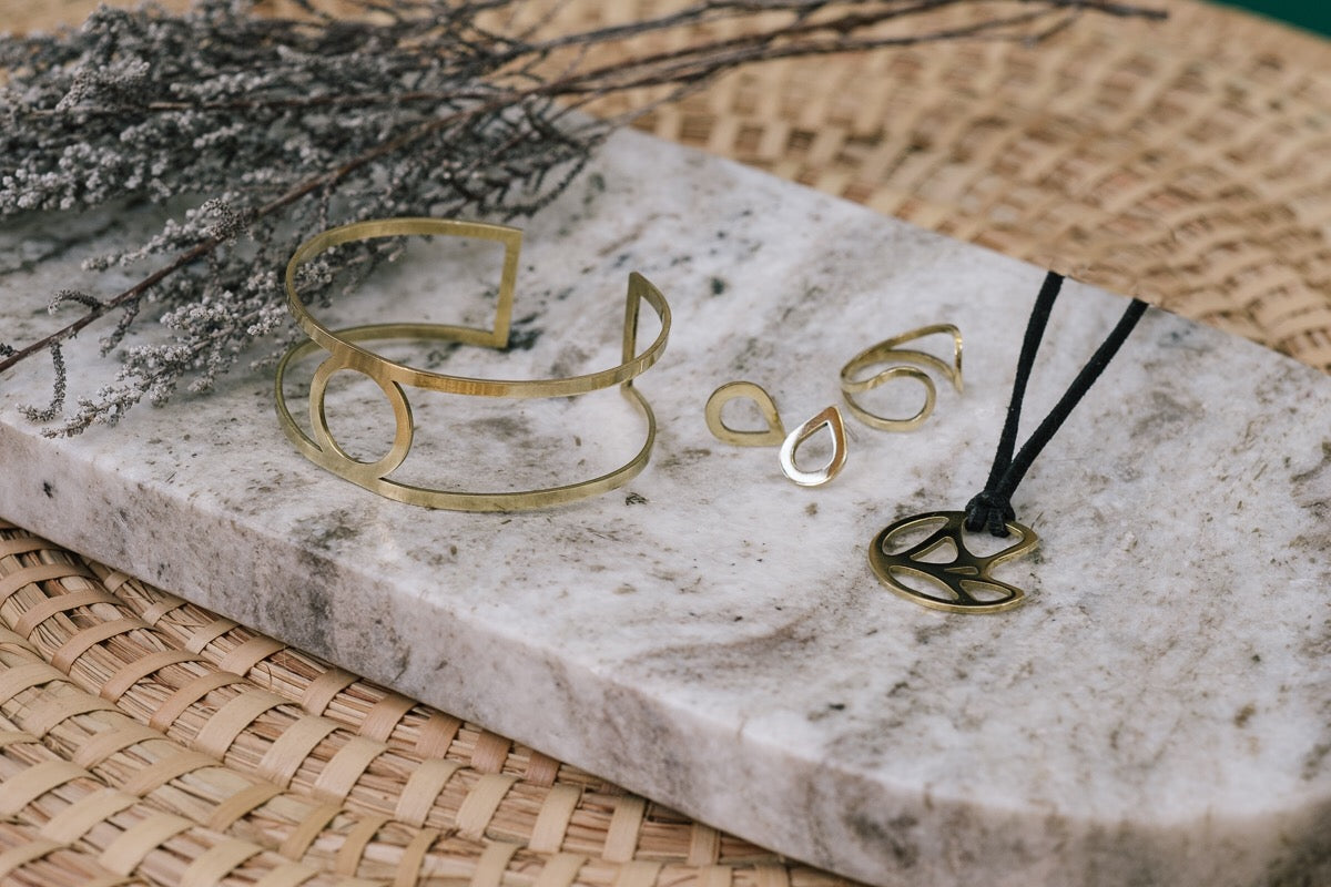 Keeva Outline Wrap Brass Ring